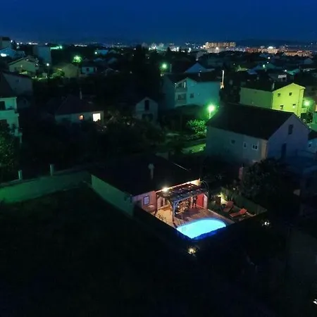 Orange With Heated Pool And Parking Zadar