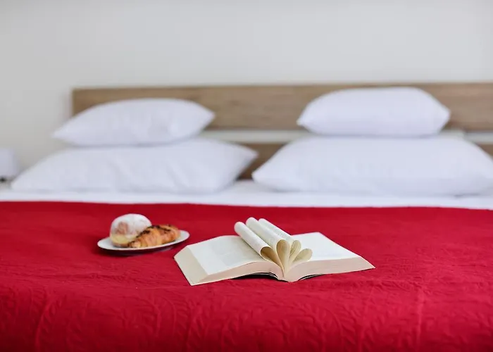 بيت للعطل Orange With Heated Pool And Parking زادار