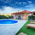 펜션 Orange With Heated Pool And Parking *