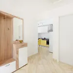 Orange With Heated Pool And Parking 펜션 자다르