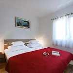 Orange With Heated Pool And Parking 펜션 자다르