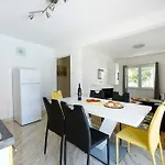 Orange With Heated Pool And Parking *