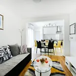 Orange With Heated Pool And Parking 자다르