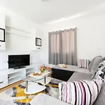 펜션 Orange With Heated Pool And Parking *