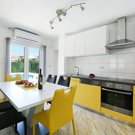 Dom wakacyjny Orange With Heated Pool And Parking Zadar