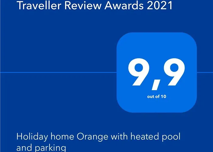Orange With Heated Pool And Parking 펜션 자다르