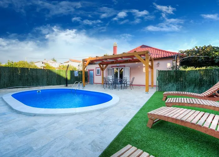 Casa vacanze Orange With Heated Pool And Parking *