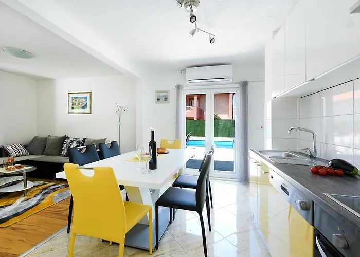 Orange With Heated Pool And Parking