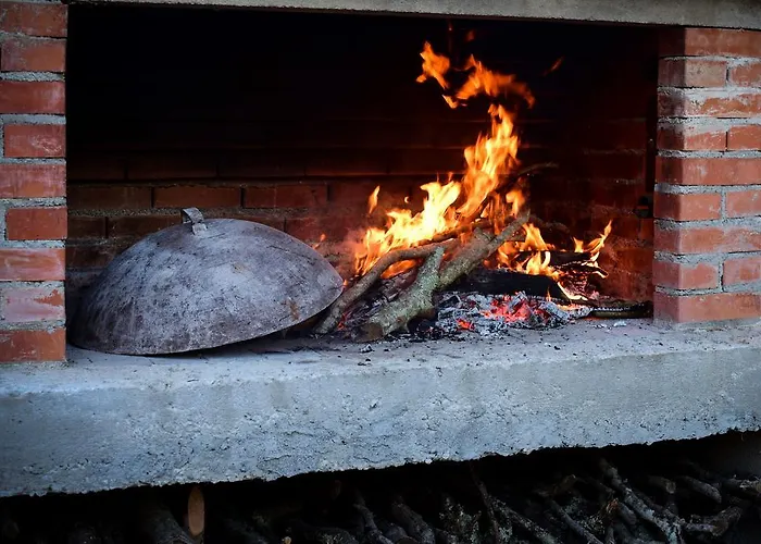 Orange With Heated Pool And Parking Nyaraló