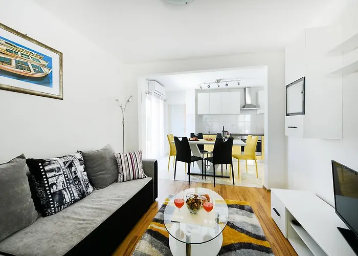 Orange With Heated Pool And Parking Zara
