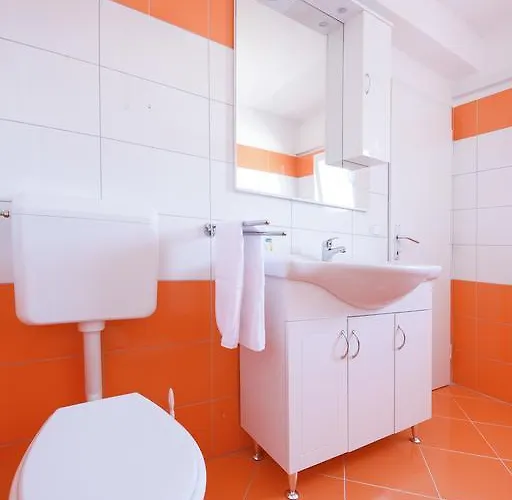 Orange With Heated Pool And Parking