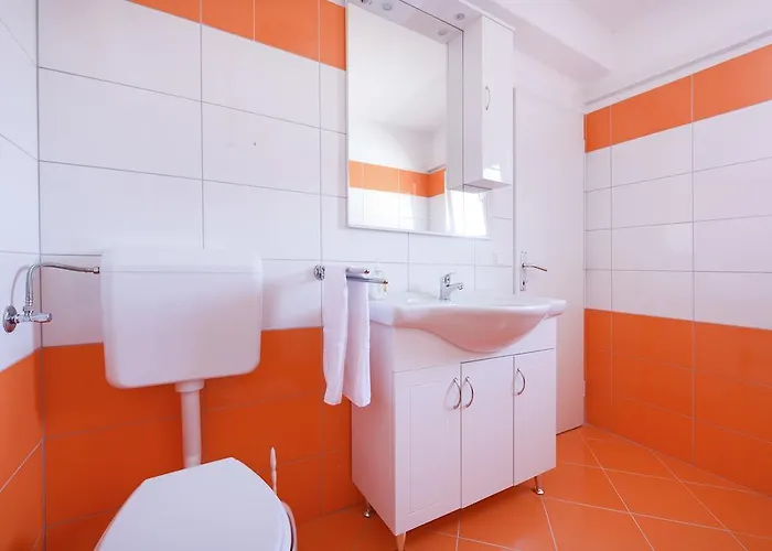 펜션 Orange With Heated Pool And Parking 자다르
