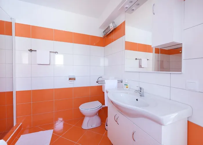Orange With Heated Pool And Parking Casa vacanze