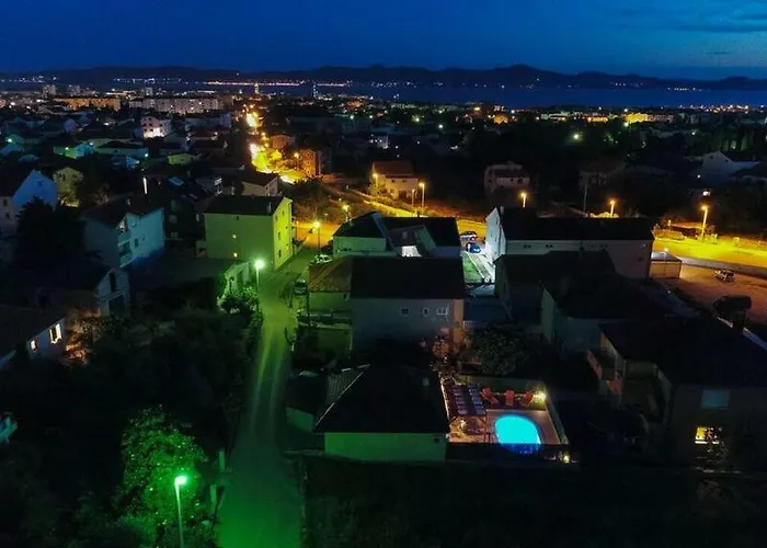 Orange With Heated Pool And Parking Casa vacanze