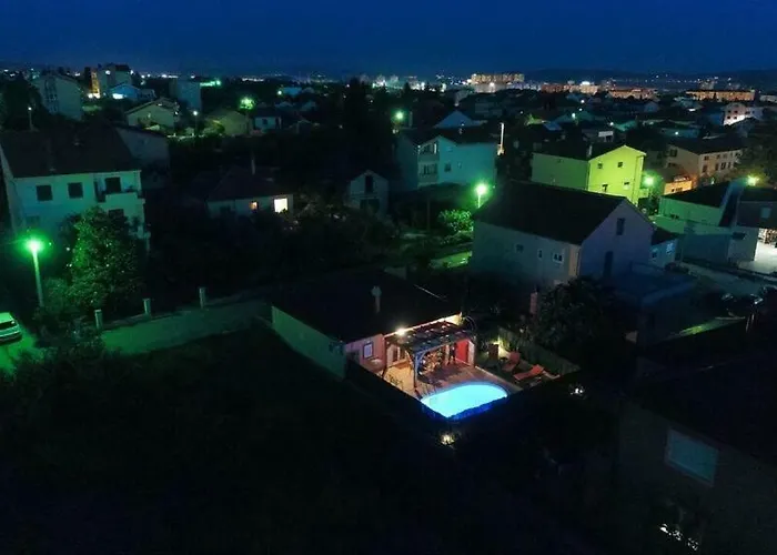 Orange With Heated Pool And Parking Zara